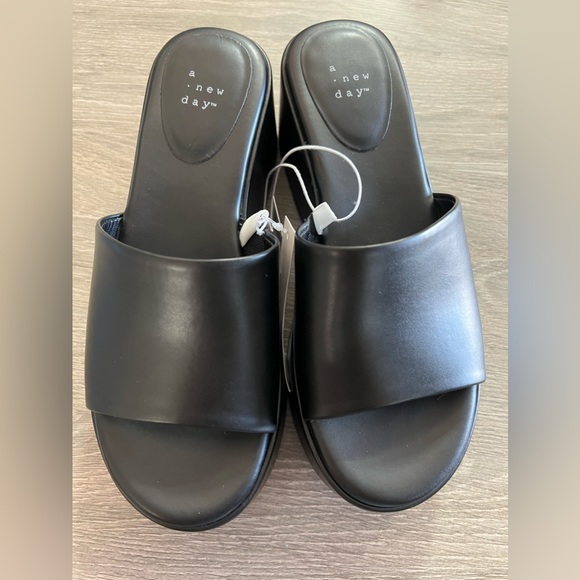 A New Day- Women's Wynona Platform Sandals - Picture 2 of 5